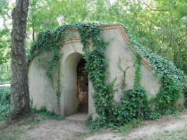 VISITA EL BUNKER DEL PARQUE DE EL CAPRICHO