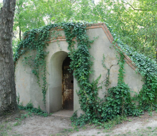VISITA EL BUNKER DEL PARQUE DE EL CAPRICHO